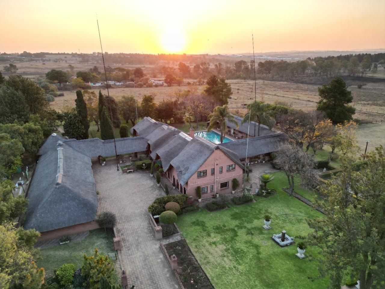 Owls Loft Guest House Midrand Esterno foto